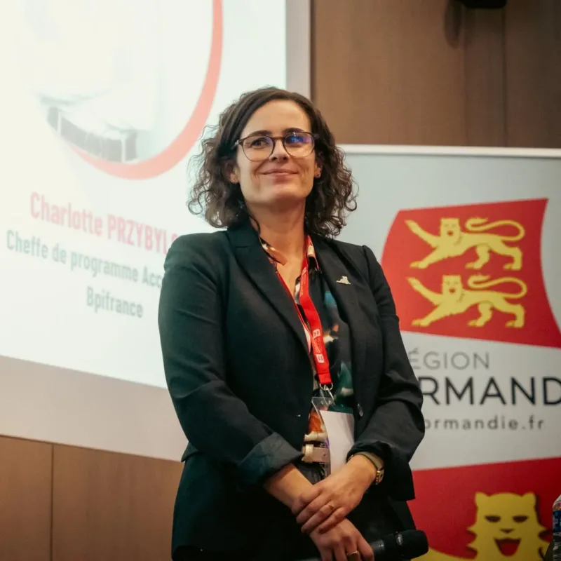 Scène professionnelle photographiée pour le projet Bpifrance